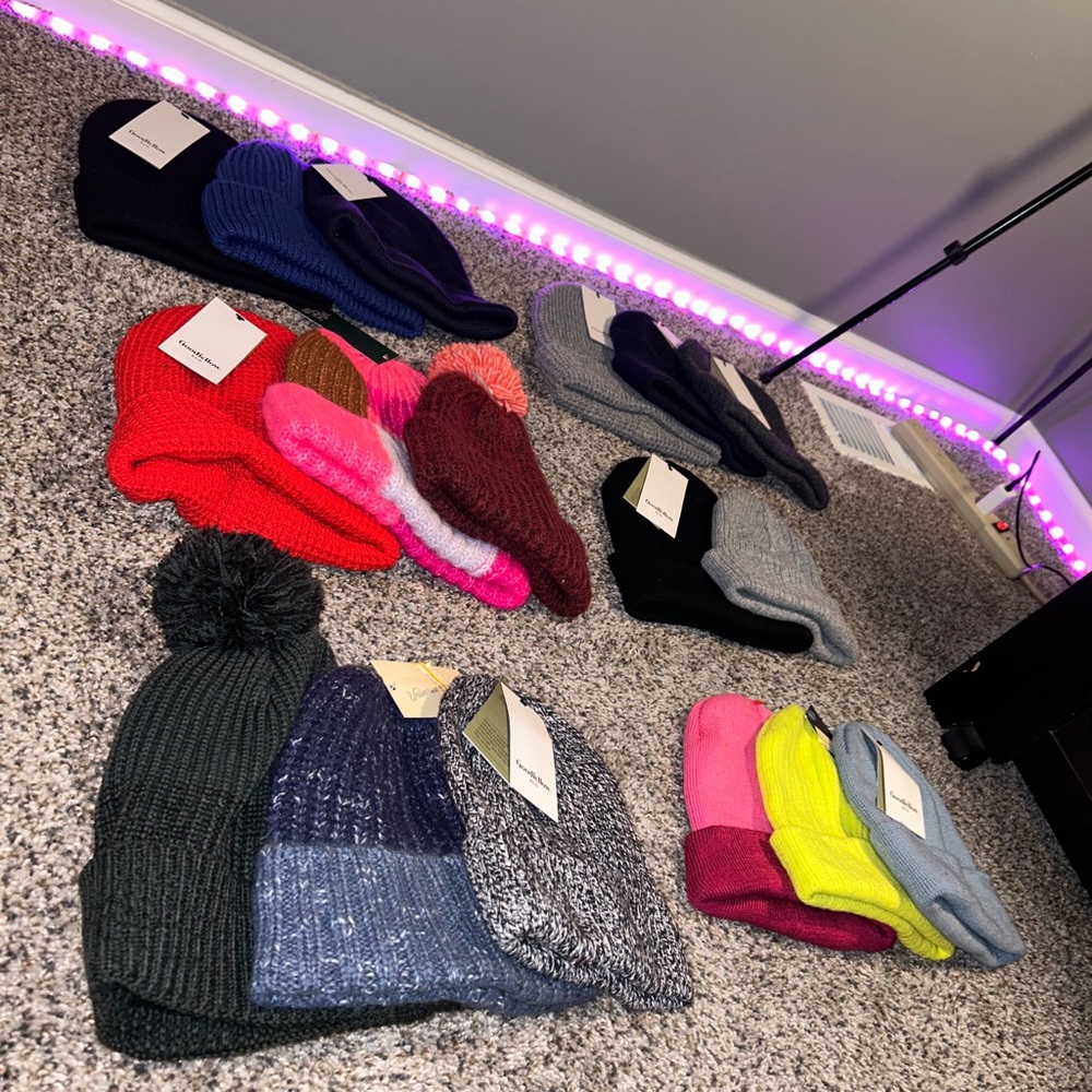 Assorted Quality Winter Caps UNISEX Goodfellow&Co READ BIO